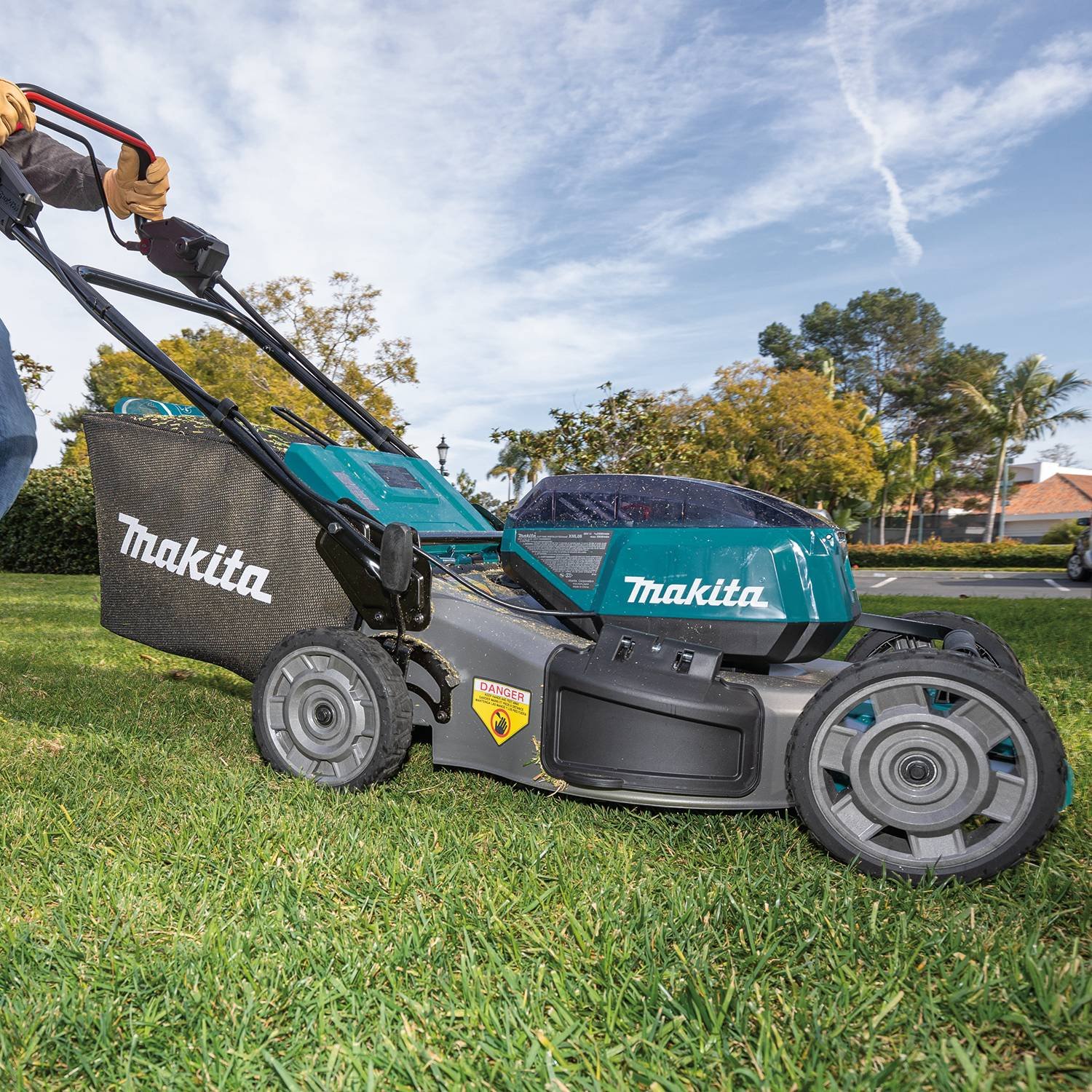 21 in. 18-Volt X2 (36-Volt) LXT Lithium-Ion Cordless Walk Behind Self Propelled Lawn Mower Kit with 4 Batteries (5.0 Ah) - Image 4